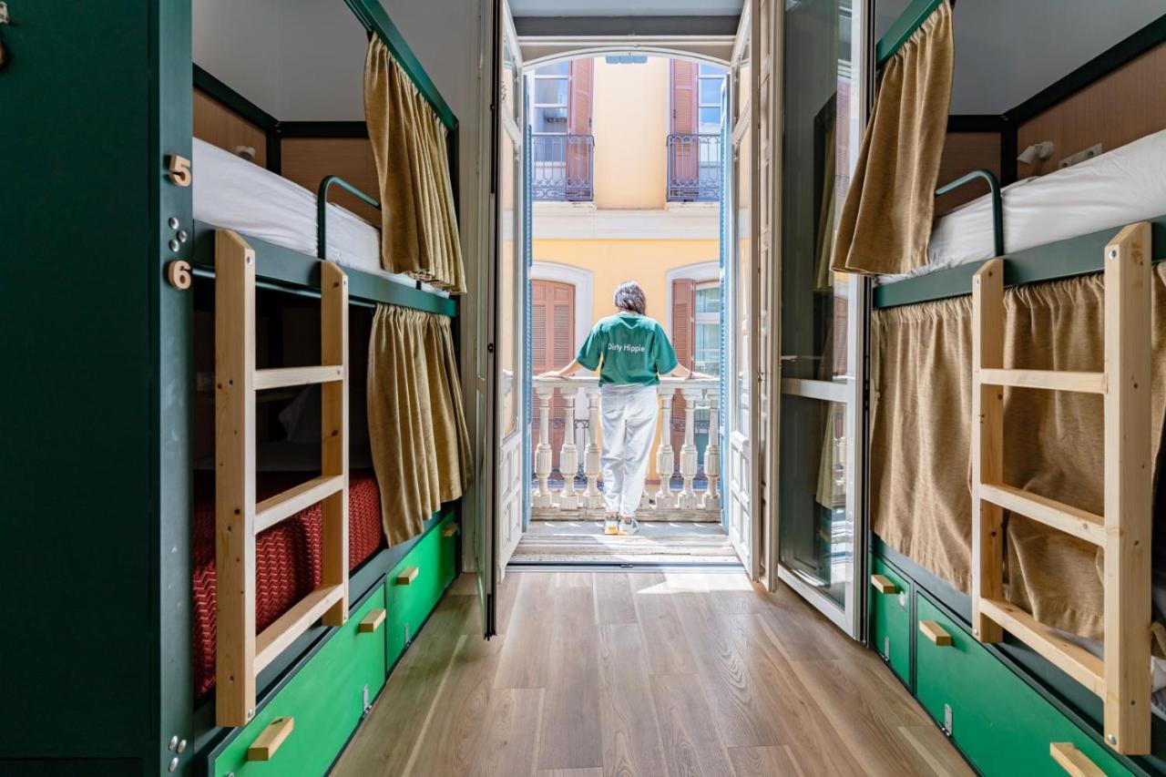 The Urban Jungle Hostel Malaga Exterior photo